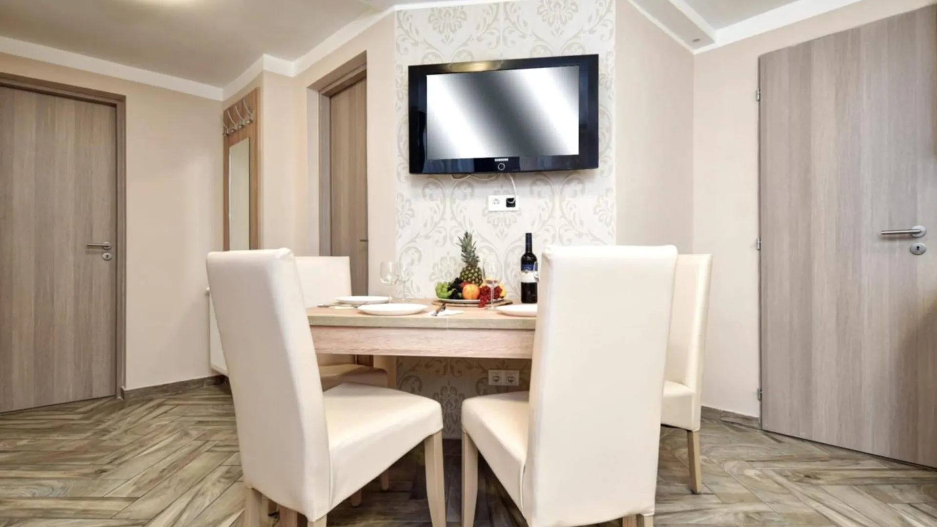 Charles City Centre Apartment contacts